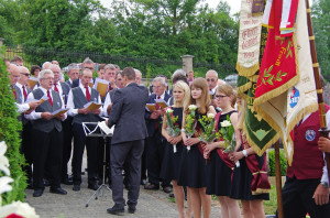 Sängergruß an die verstorbenen Sängerkameraden mit Dirigent Nikolai Metzger