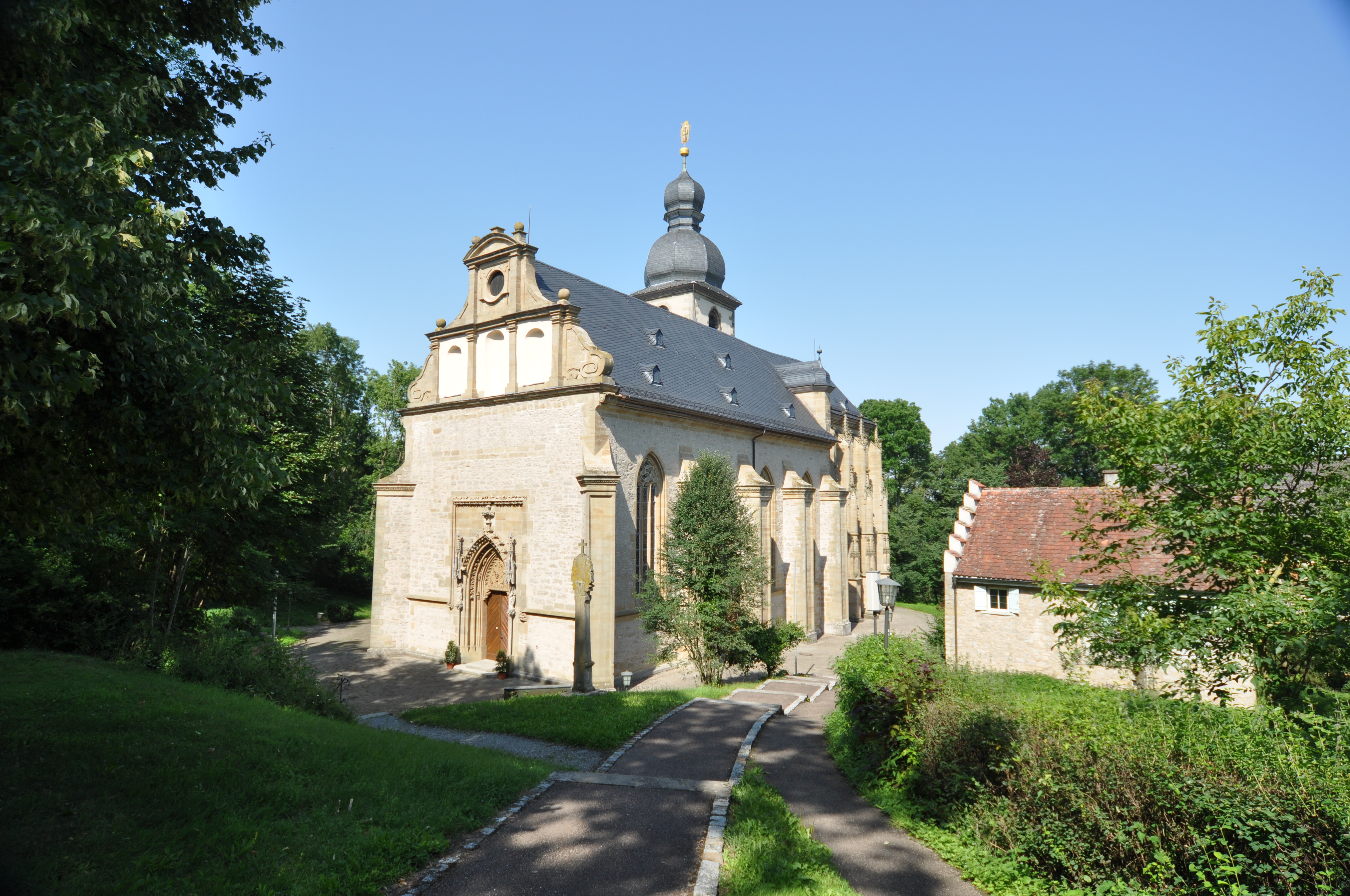 Erstes Pilgeramt in der Laudenbacher Bergkirche – Wallfahrtsgottesdienste und Maiandachten