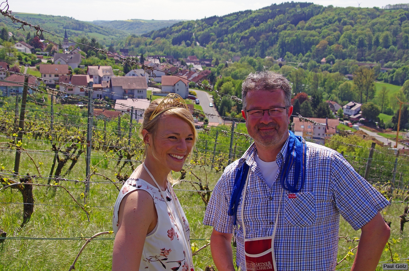 Weinerlebniswanderung: Deutsche Weinkönigin Katharina Staab zu Besuch im frühsommerlichen Laudenbach