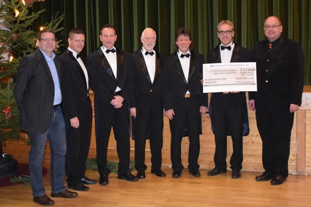 Spendenübergabe vom Benefizkonzert der SingTONic’s!