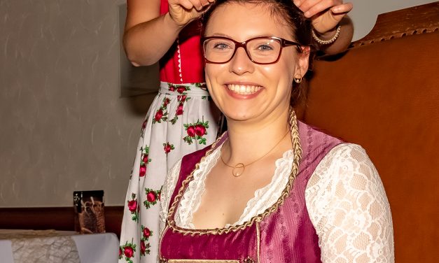 Empfang der neuen Markelsheimer Weinkönigin Josefin Büttner in Laudenbach!