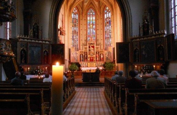 Pfingstvigil in der Bergkirche – Abendlicher Gottesdienst bei Kerzenschein