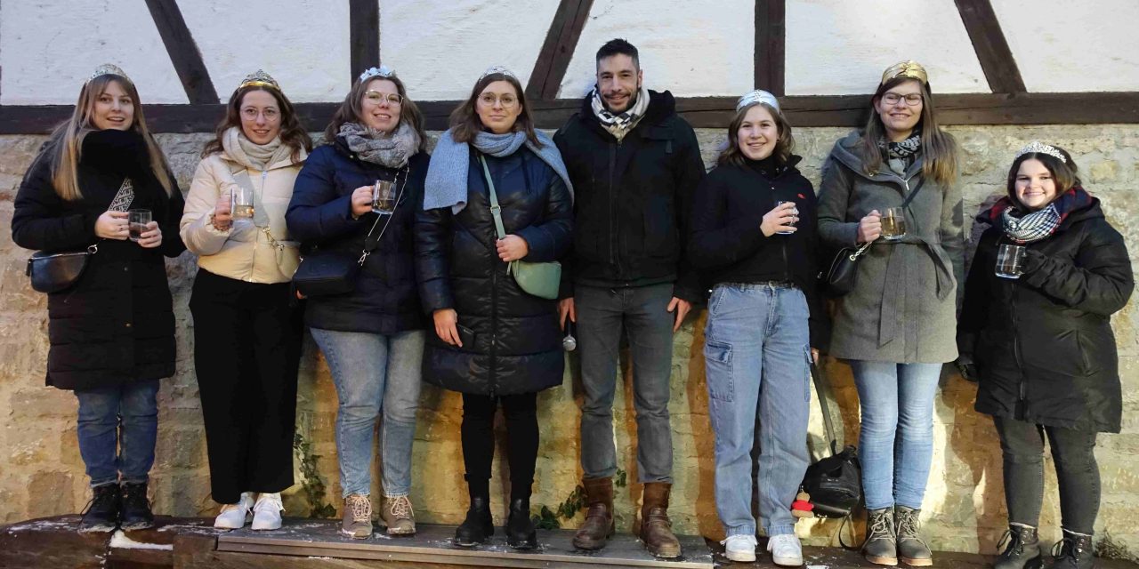 Königliche Weinhoheiten bei der Laudenbacher Glühweinwanderung